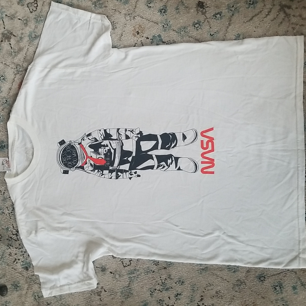 NASA T SHIRT NWT  MED
